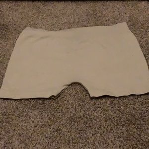 Small light yellow under pants